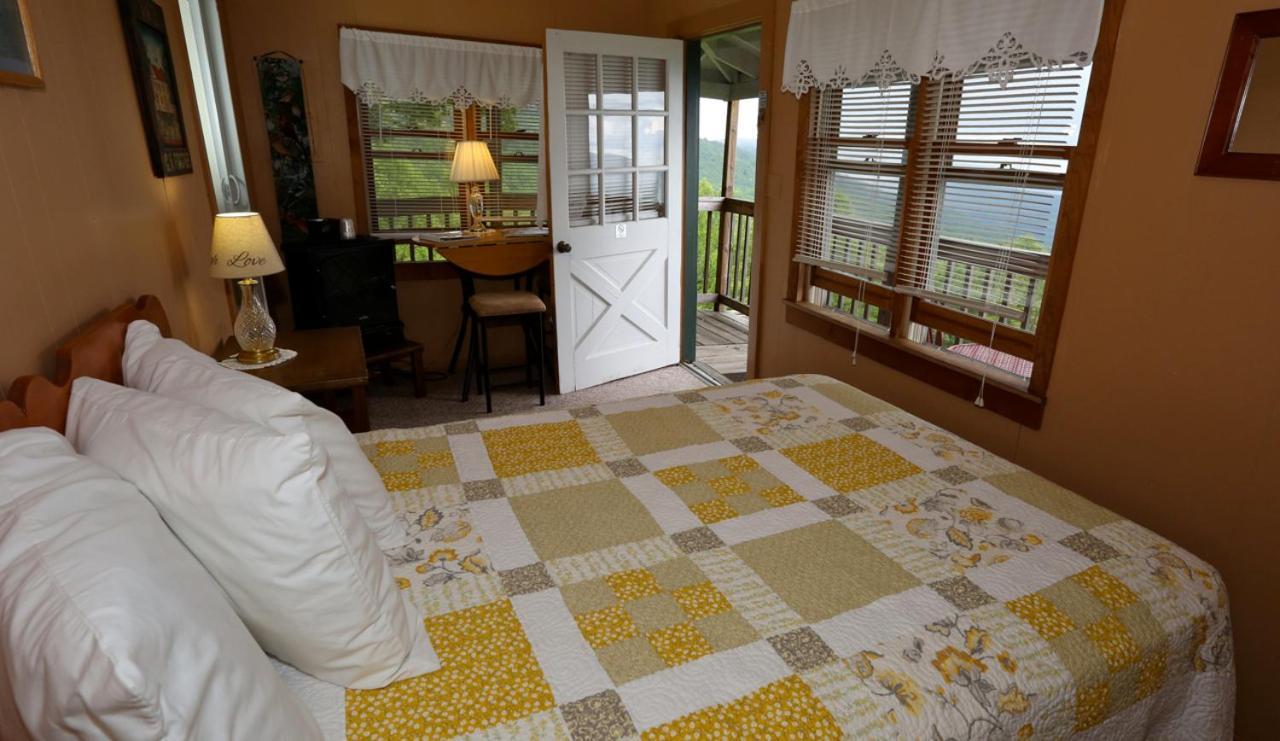 Alpine Inn Little Switzerland Dış mekan fotoğraf