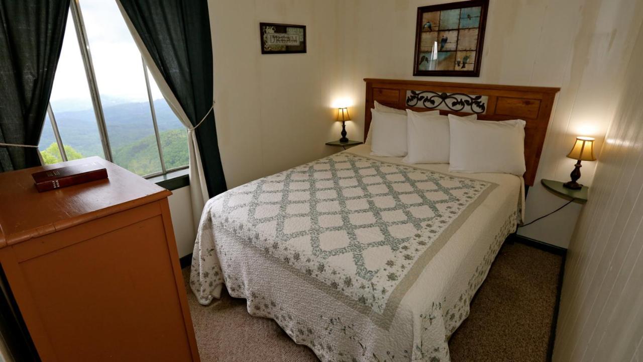 Alpine Inn Little Switzerland Dış mekan fotoğraf