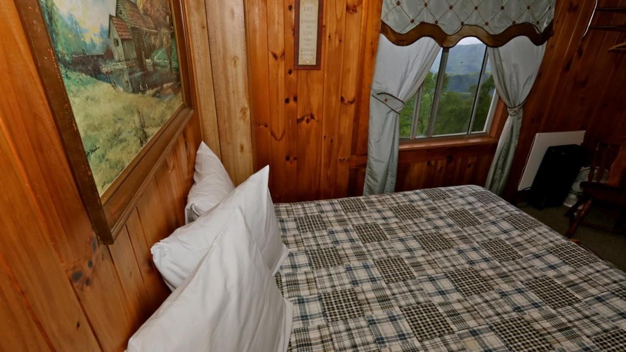 Alpine Inn Little Switzerland Dış mekan fotoğraf